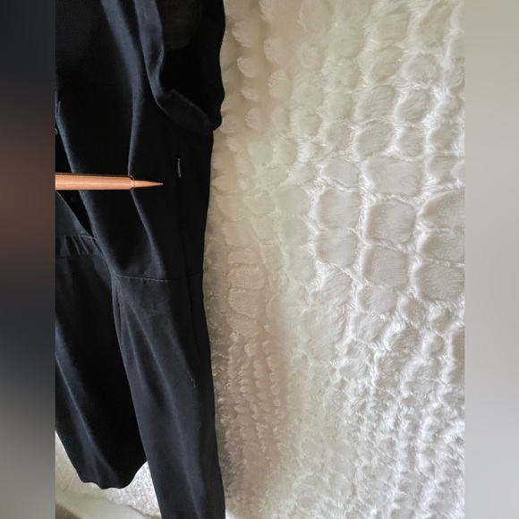 ANN TAYLOR a button down top. Point collar black dress. Size (8). - Picture 13 of 15